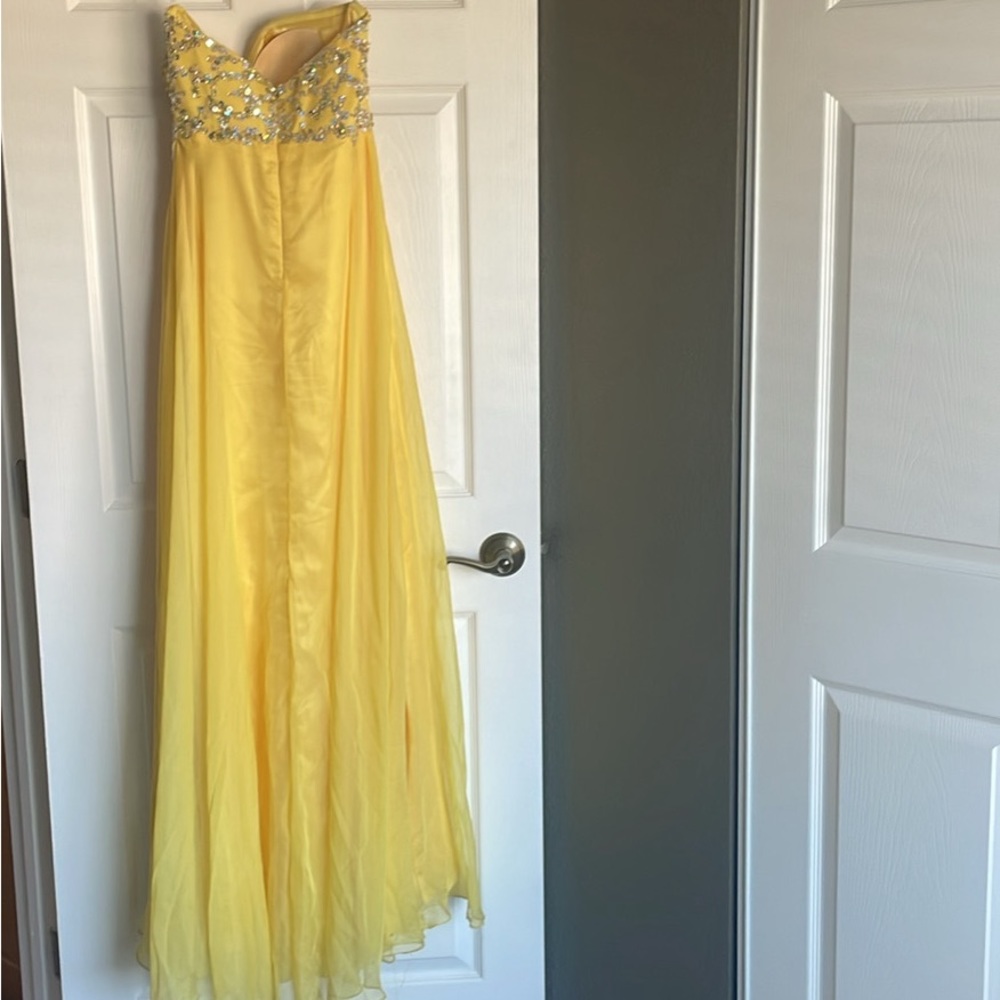 Worn once, yellow prom dress! Has a slit in the front. Size 8. Strapless
